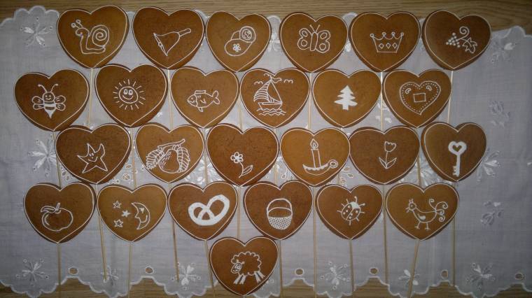 Karácsonyi édességek és ajándéktárgyak a vásárban