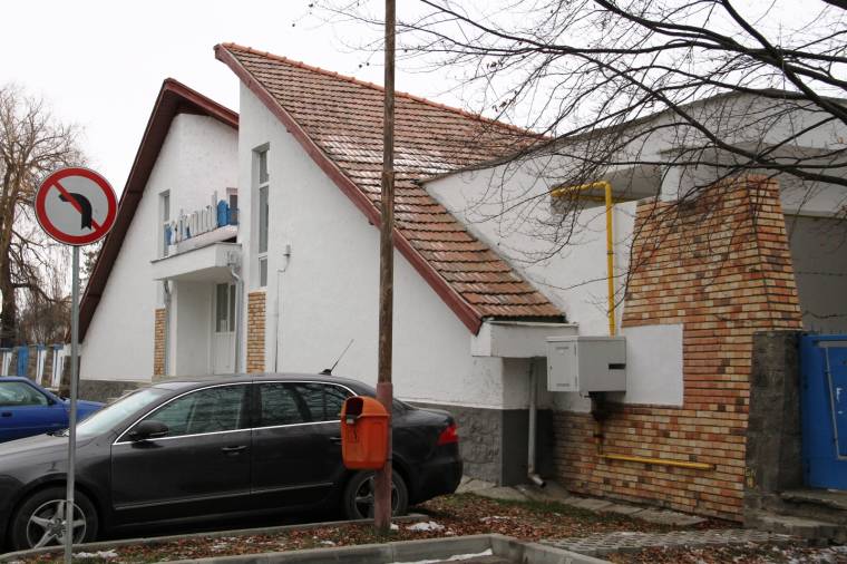 Megmarad a strand nagymedencéjének mélysége