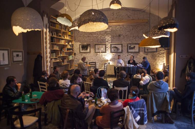 Arcok és hátraarcok a Teinben