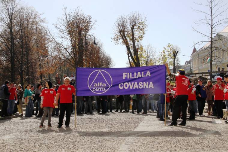 Sztrájkőrség a prefektúra előtt