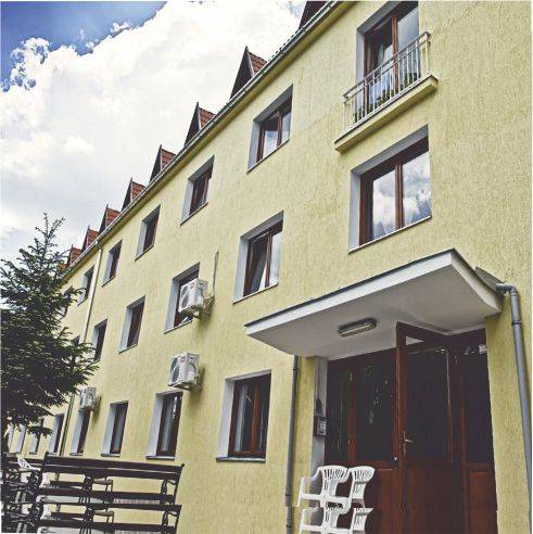 Lazító masszázst kapnak az öregotthon lakói