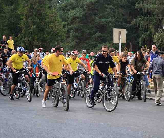 Jó célokért tekernek a biciklisek