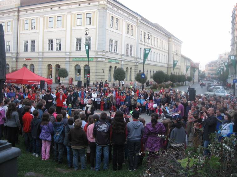 Sikeres volt a gyertyagyújtás