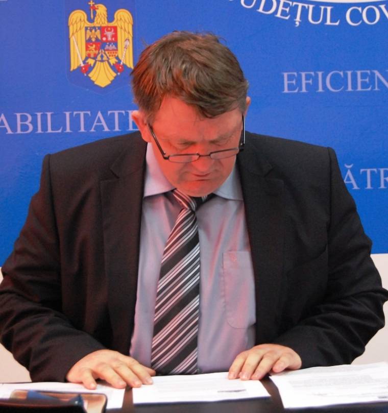 Szívességet tesz a prefektus