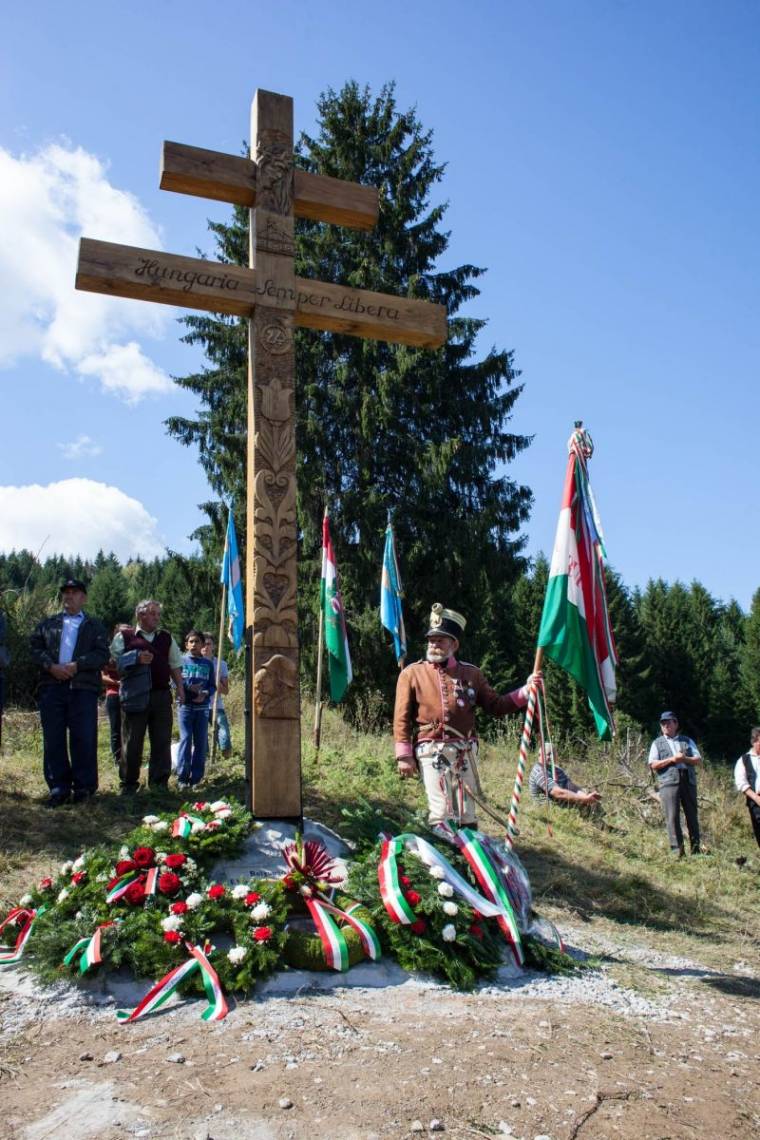 Fakereszt a  hősöknek