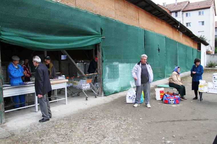 Élelmiszerjegyeket osztanak a rászorulóknak