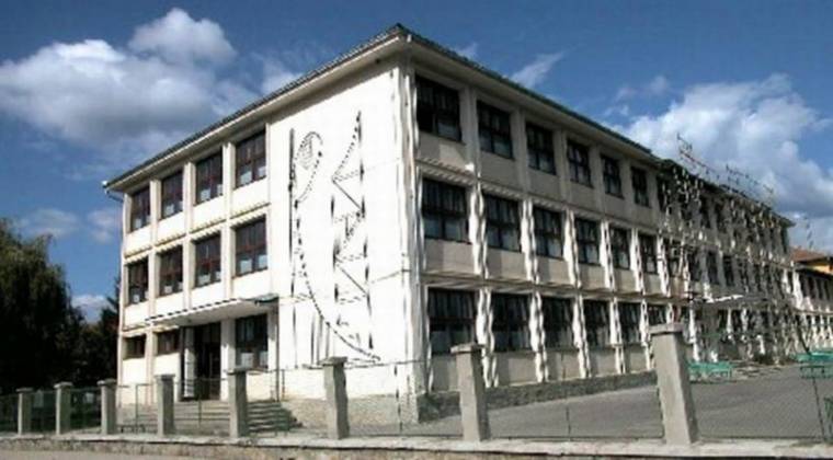 Leváltás a hajpántügy miatt