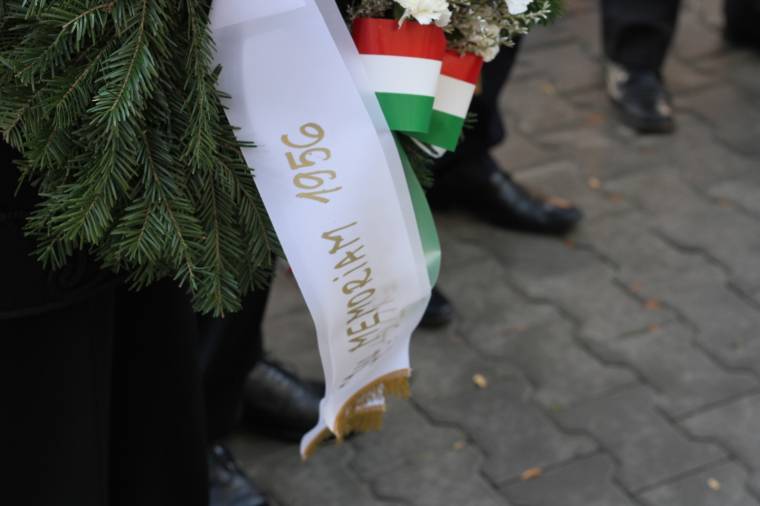 Szűk körben koszorúztak Sepsiszentgyörgyön