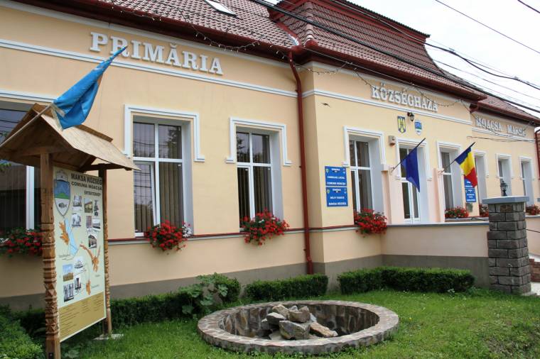 Pert nyert, így nem oszlatják fel a maksai tanácsot