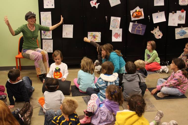 Mesekunyhókat avatnak hétvégén