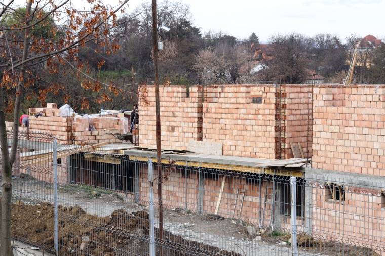 Lakhatást és ösztöndíjat biztosítanak az orvosoknak