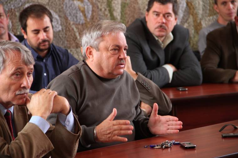 Visszaszolgáltatások: falhoz állított polgármesterek