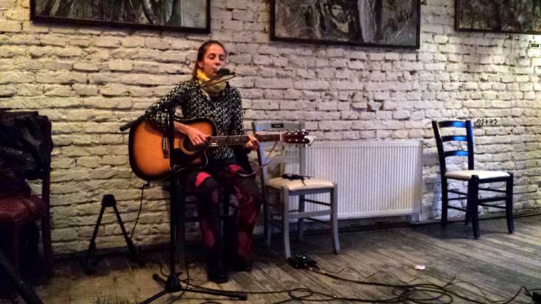 Takáts Eszter: a zene gyógyítja a lelket