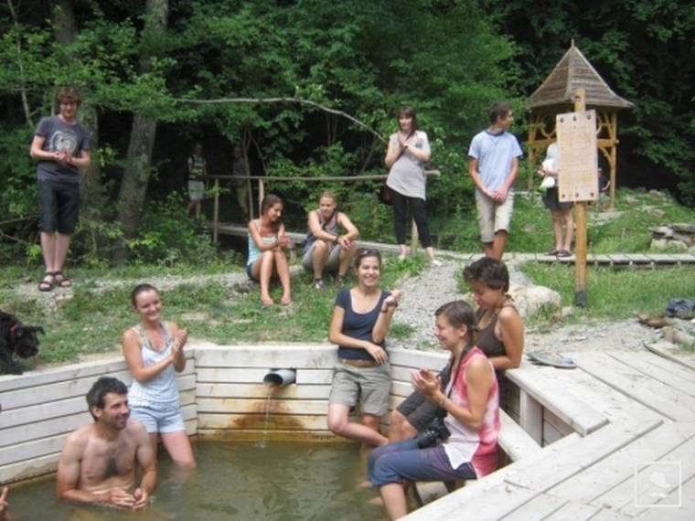 Kalákában épül a népi fürdő