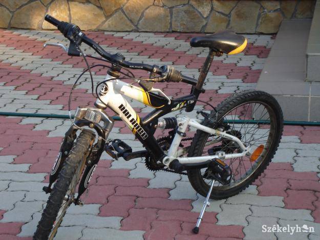 &bullet;  Fotó: illusztracio