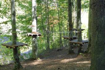 A megengedettnél több gyerek használta a drótkötélpályát, ez okozta a balesetet az üzemeltető szerint