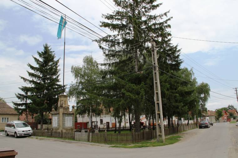 Székely zászlók: ki levette, ki nem