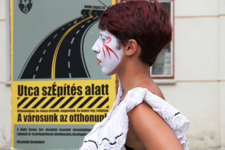 „Felállították” a szÉpitkezz velünk kampány szobrait