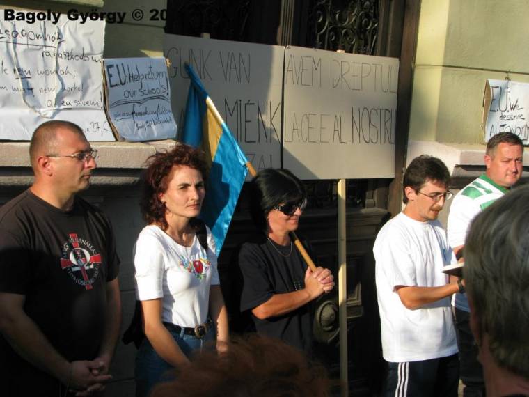 Fotókiállítás a Mikó-ügyről