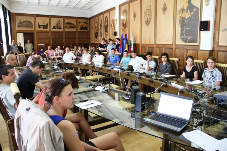 Önkormányzati elismerés a diáktüntetőknek