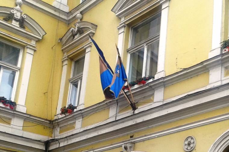 Egy hónap biztos haladék a városzászlónak