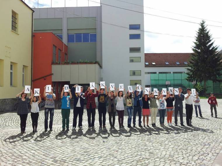 Utcára vonulnak a diákok