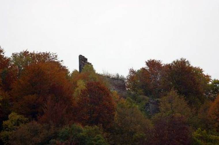 Sötétben Bálványos vára