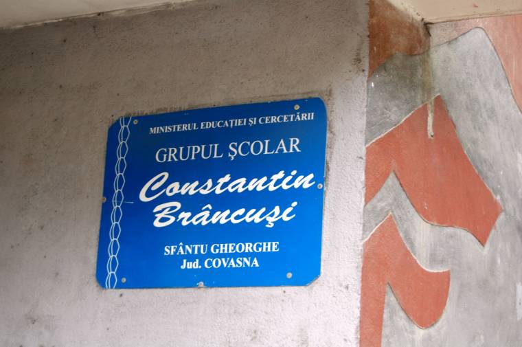 Magyar felirat a román tannyelvű iskolákra is