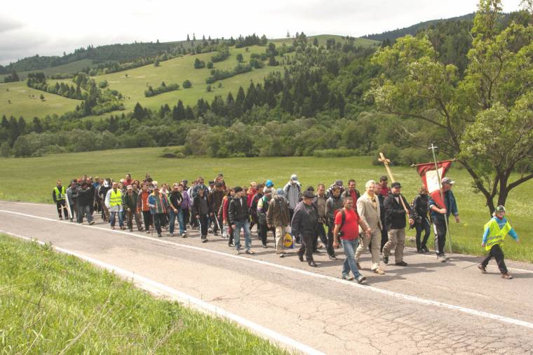 Kétszázan indulnak gyalog Csíksomlyóra