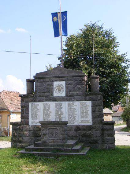 Emlékművön nem zavar a székely zászló