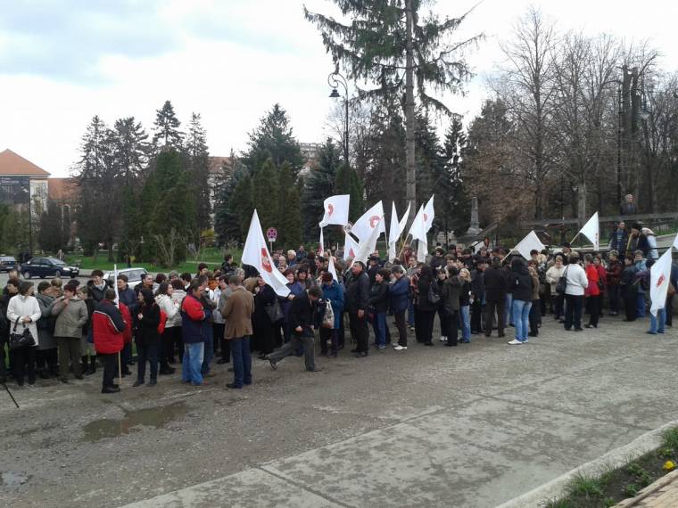 Utcára vonultak az egészségügyi dolgozók