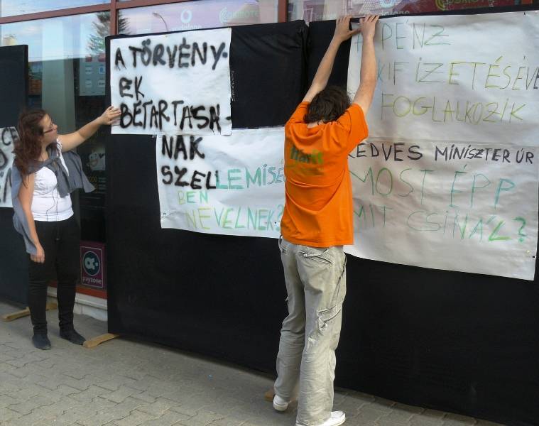 Pannókkal tiltakoztak a diákok