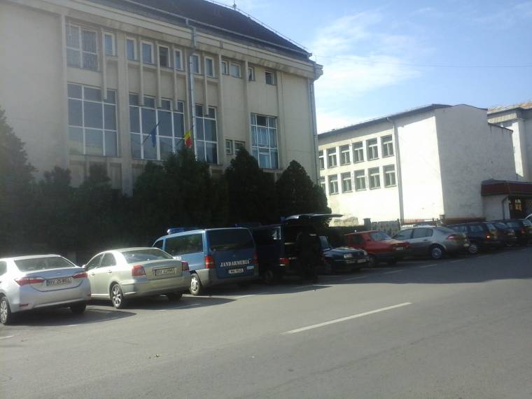 Magyar nyelvű ügyintézést kérnek a bíróságtól és törvényszéktől