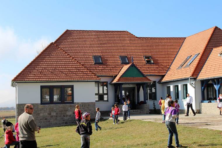 Manzárddal gazdagodott az esztelneki iskola