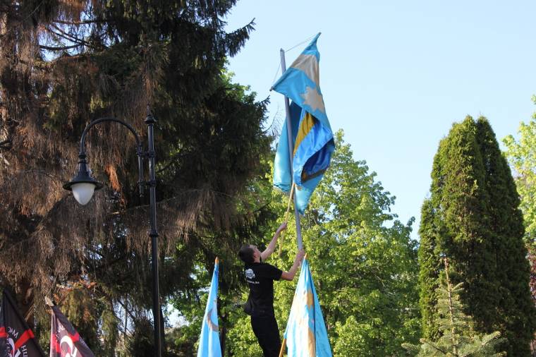 A régi helyett új székely zászló lobog Sepsiszentgyörgyön