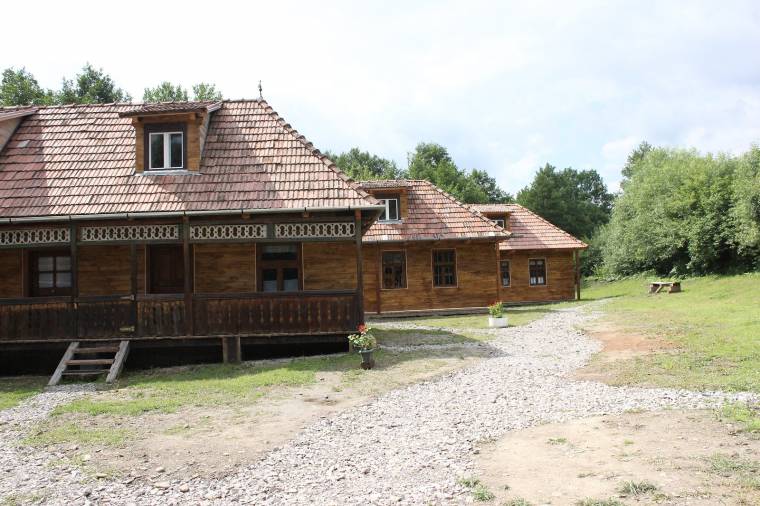 Román nyelvtábort tartanak Ika váránál