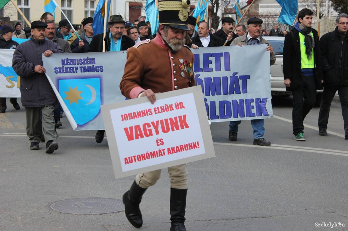 Székelyföld autonómiastatútumának a törvénytervezetét immár harmadszor utasította el 2018-ban a román parlament &bullet;  Fotó: Bencze Melinda