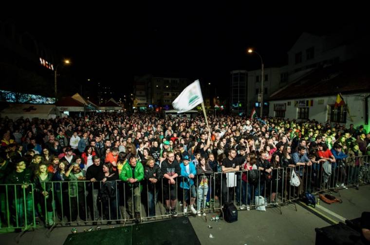 Fiatal zenészek a Szent György Napok zöld színpadán