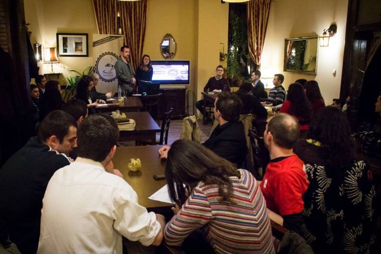 Új helyszínen folytatják az üzleti kávéházat