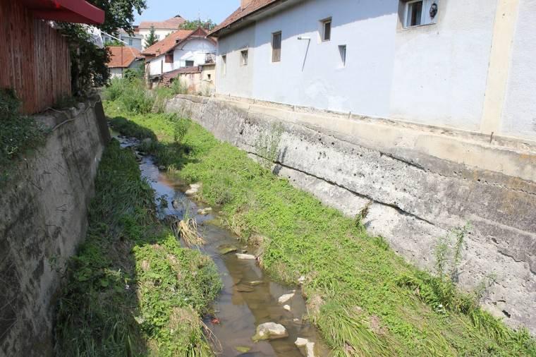 Takarítják a Debren-patakot