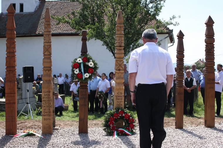 Megkoszorúzták az Emlékezés erdejét