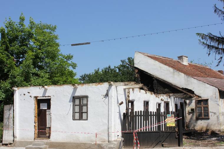 Közel két évszázados épületet bontanak le