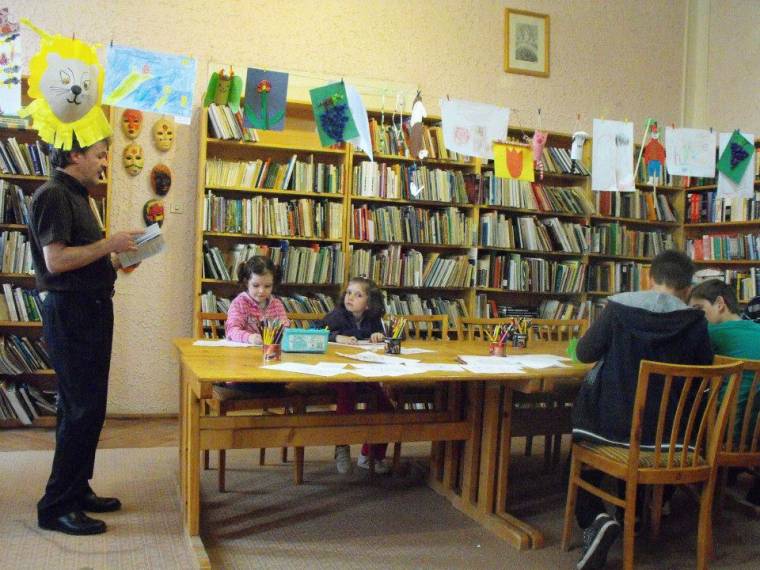 Leltároznak a sepsiszentgyörgyi könyvtár felnőtt részlegén