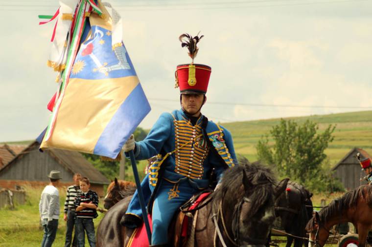 Nyalka vitézek seregszemléje Kézdiszéken