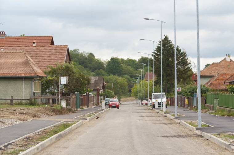 Földúton lehet kijutni májusban Sugásfürdőre