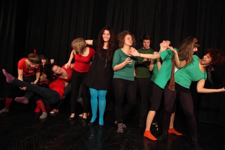 Indulhat a drámaosztály