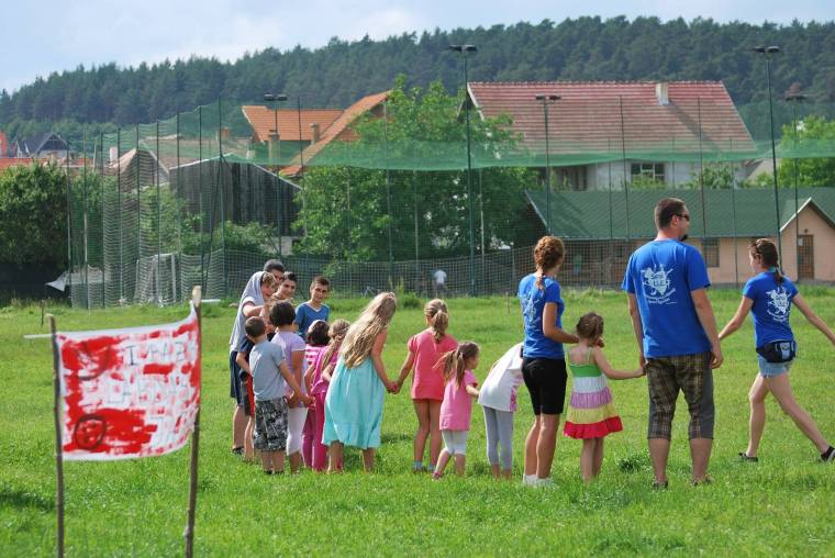 Régi játékokat próbáltak ki kicsik és nagyok
