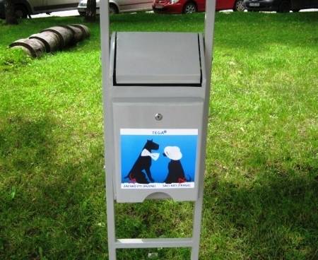 Felújították a kutyapiszok-tárolókat