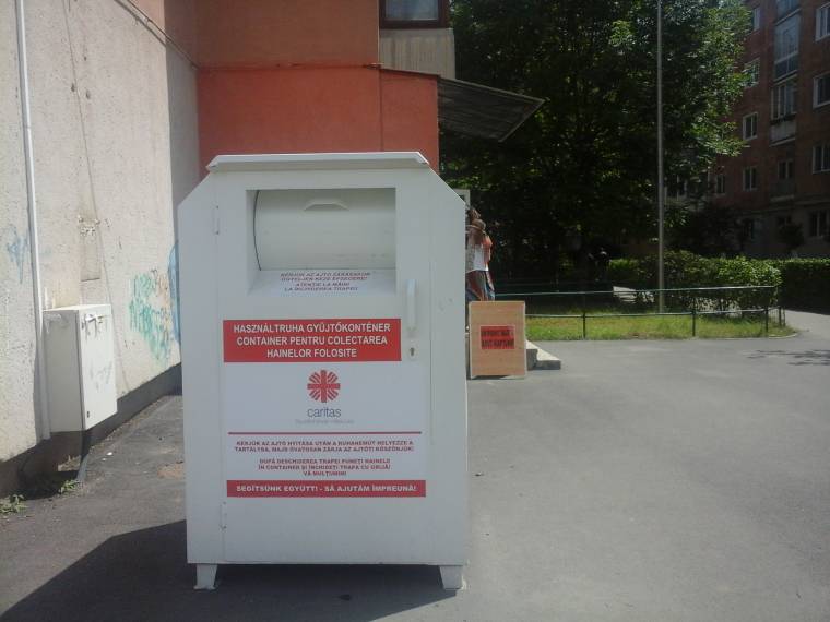 Csütörtökön érkeznek Csíkszeredába a használtruha-konténerek