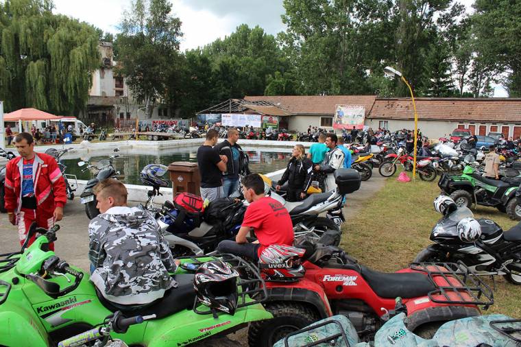 Haverok, buli, motorok Fortyogófürdőn